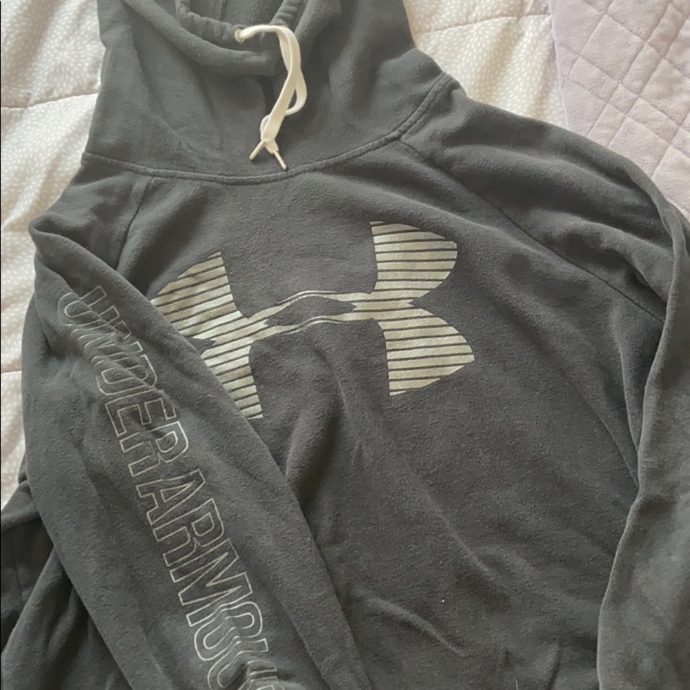 Under armour sweatshirt
